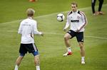 Ombejlet. Daniel Wass (med ryggen) er i løbet af i dag blevet sat i forbindelse med en ny klub. Ifølge bold.dk vil klubber i både Frankrig og Tyskland have fat i wingbacken. 