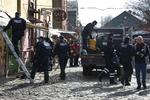 razzia. I 2004 ryddede politiet Pusher Street på Christiania. De følgende år var der massiv patruljering på fristaden - her en razzia i 2004. 