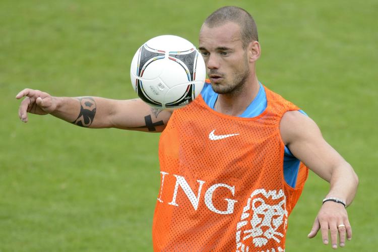 Stjerne. Wesley Sneijder håber at være helt klar til EM efter en skadesplaget sæson. 