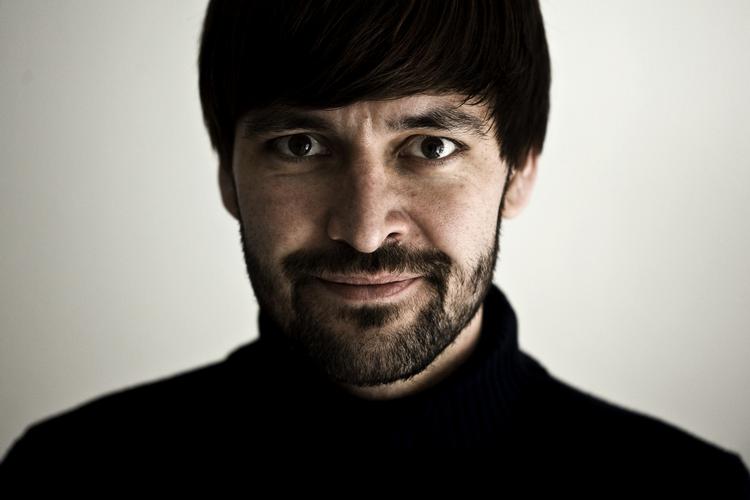 Boykot. Lykke Friis er langt ude, når hun siger, Uffe Elbæk skal boykotte EM i fodbold, mener Socialdemokraternes EU-ordfører Jens Joel. 