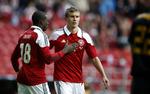 Reserver. Andreas Bjelland (t.h.) og Jores Okore synes at have tabt kampen om de centrale forsvarspladser til den selvskrevne kaptajn Agger og Simon KJær. 
