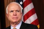 Anklager. Den republikanske toppolitiker John McCain beskylder præsident Obama for at lade fortrolige informationer sive til pressen. 