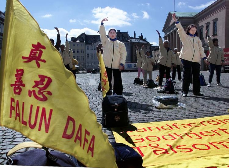 Den nyreligøse bevægelse Falun Gong er klar til at demonstrere mod den kinesiske præsident Hu Jintau, der besøger Danmark i næste uge. 