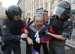 dyrt. Man skal være ved muffen, hvis man vælger at deltage i enulovlig demonstration i Rusland. Parlamentet har netop vedtaget at hæve bøden til 100.000 kroner. 