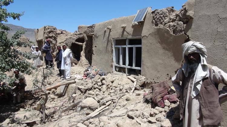 Flere civile hævdes at være blevet dræbt under et Nato-angreb i Afghanistan. 