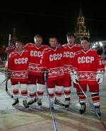 Great-five. Fra venstre ses Vladimir Krutov, Vyacheslav Fetisov, Igor Larionov, Alexei Kasatonov and Sergei Makarov før en velgørenhedskamp på den Røde Plads i Moskva i 2006. 