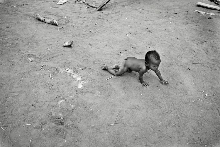 Sulten. Flygtningene flygter primært fra en sultkatastrofe, men mange er også på vej væk fra de lovløse tilstande landsdelen, som er kontrolleret af al-Shabaab, en islamistisk bevægelse med bånd til al-Qaeda. 