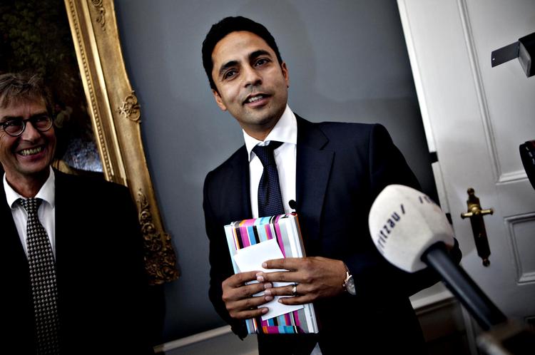 Begejstret. »Vi giver præster mulighed for at sige nej. Det er det, der er så fantastisk ved det her forslag«, siger Manu Sareen om loven, der giver homoseksuelle mulighed for at blive gift. 