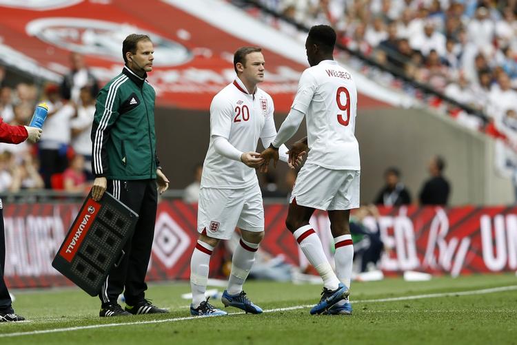 Reserve. Danny Welbeck (t.h.) ser ud til at spille fra start i Englands to første kampe i stedet for Rooney. 