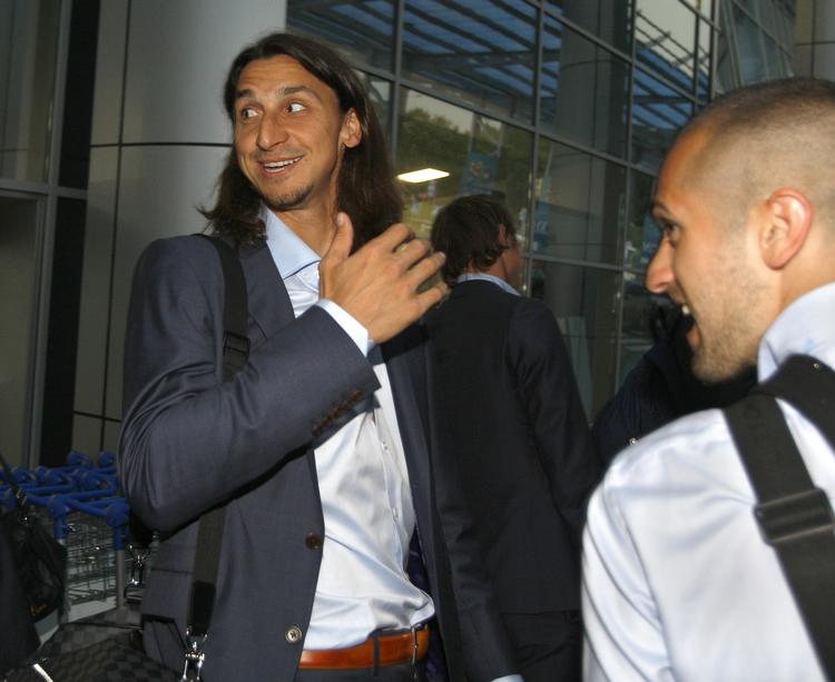 stjernen. Sverige ankommer til Ukraine med den helt store profil, Zlatan Ibrahimovic, i højt humør. 