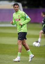 Eneren. Med 55 mål i 60 kampe for Real Madrid i denne sæson er Cristiano Ronaldo den mest træfsikre af samtlige 368 EM-spillere. 