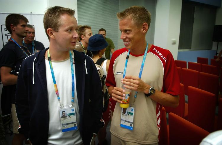 OL-VETERAN. Da Torben Grimmel (tv.) var i Athen i 2004 sammen med triatleten Rasmus Henning (th.) var det hans tredje OL. Nu skal riffelskytten med for fjerde gang, 