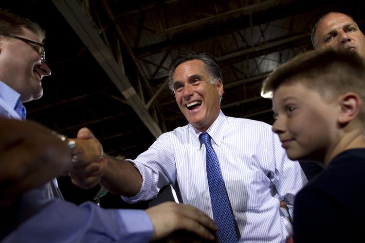 Fremadstormende. Republikaneren Mitt Romney kunne i aftes fejre en milepæl i sin valgkamp, da han gjorde holdt i St. Louis, Missouri: Den seneste måned har han samlet flere penge til sin valgkamp end demokraten Barack Obama. 