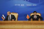 TOPMØDE. Vladimir Putin og Ju Jintao fotograferet under mødet i Shanghai Samarbejdsorganisationen, der nu tager afstand fra indgriben i den syriske konflikt. 