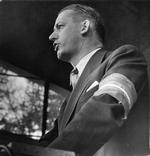 frihedskæmper. Børge Houmanns historiske indsats og det, der berettiger en stor biografi, ligger hverken i DKP, der som bekendt var en dødssejler, eller i hans litterære studier. Det gør hans indsats under besættelsen derimod. 