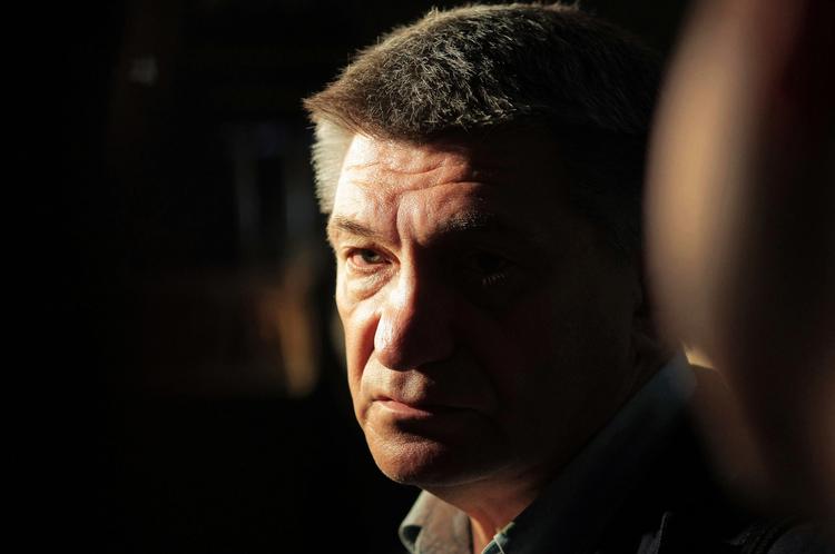 Statsgodkendt. Han var hadet og fortrængt af det sovjetiske styre, men i dag regnes han med Putins velsignelse for Ruslands største nulevende filmskaber. 