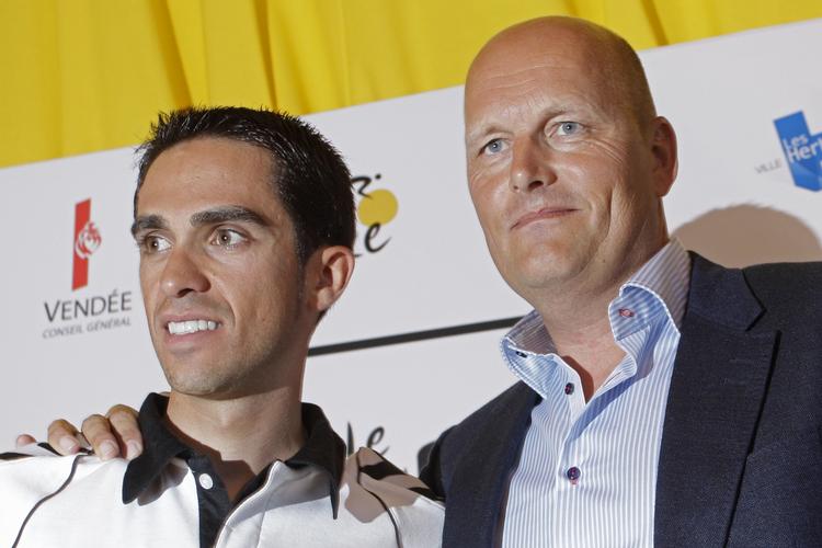 MAKKERPAR. Alberto Contador (tv) og Bjarne Riis har kontrakt med hinanden frem til 2015. 