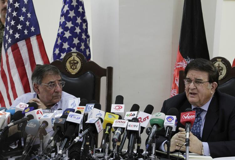 Skideballe. Afghanistans forsvarsminister Adbul Rahim Wardak (t.h.) istemmer USA's kritik af Pakistan: Landets fristeder for terrorister er den største forhindring for stabilitet i Afghanistan. 