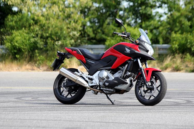 Vinderen Honda NC 700 XA/D. 