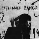 Finlitterær. Når man hører Patti Smith i dag, kan det undre, at der stadig råbes 'punklegende!' efter hende. 