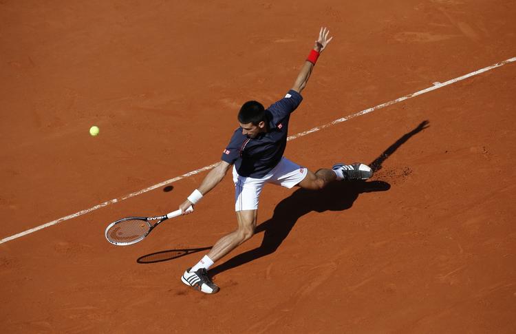 suveræn. Med en stærk defensiv lagde Novak Djokovic grunden til sin sejr. 