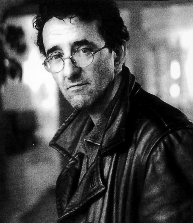 Krævende. Selv om '2666' er meget lettere at læse end Roberto Bolaños andet  hovedværk 'De  vilde detektiver', er der rigeligt at gå om bord i. Roberto  Bolaño levede 1953-2003. 