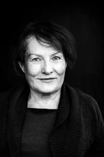 DAMEFORFATTER. Sigrid Combüchen trækker på ironien, når hun genrebestemmer sin bog som 'en dameroman'. Snarere er det en vidt forgrenet fortælling med mange kvindehistorier indlejret.