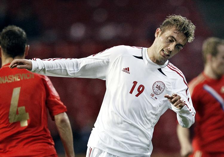 AFLØSER. Hvis Zimling ikke kan spille mod Holland i aften vil den bedste løsning være at sætte Jakob Poulsen ind i stedet, fordi hans spillestil minder om Zimlings, siger Frank Arnesen. 