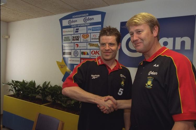 farvel. I Brøndby sagde Åge Hareide (th.) som træner velkommen til landsmanden Stig Inge Bjørnebye. I dag sagde Viking farvel til træneren. 