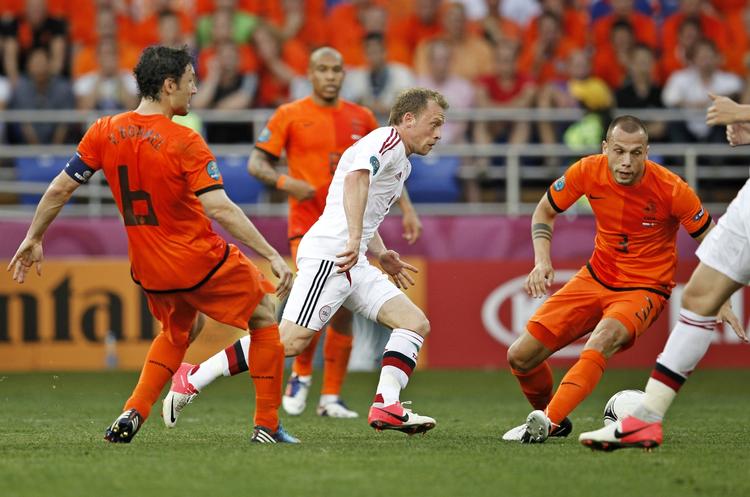 SEJRSMÅLET. Med en god sparkefinte skabte Michael Krohn-Dehli selv pladsen til at score 1-0-målet. 