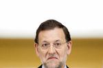 hjælp!. Mariano Rajoy holdt pressemøde i dag, efter at de spanske banker i går fik lovning om hjælp på 100 milliarder euro. 