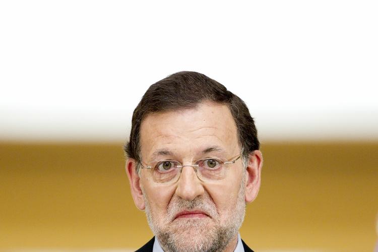 hjælp!. Mariano Rajoy holdt pressemøde i dag, efter at de spanske banker i går fik lovning om hjælp på 100 milliarder euro. 