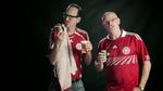 FODBOLDFEBER. Intet kan få danske musikere ud af starthullerne som et EM i fodbold. Her er det rutinerede Papkasseshow, der viser de rød-hvide farver. 