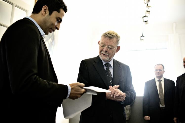 Homovielser. Biskopperne præsenterer i dag et forslag til et ritual for vielser af homoseksuelle. Det kommer efter en lang debat i og uden for kirkelige kredse. 