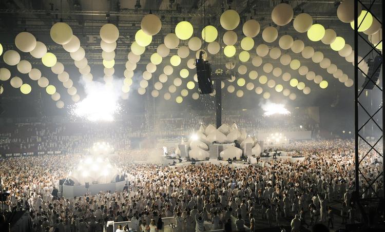 Technofest. Sensation-festerne er blevet meget berømte for den helt hvide dress-code. Her ses et billede fra sidste år. 