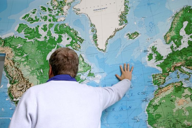 Aktion. Uffe Elbæk har personligt forfattet et brev til Leonard Cohen i håb om at få løst problemet. 