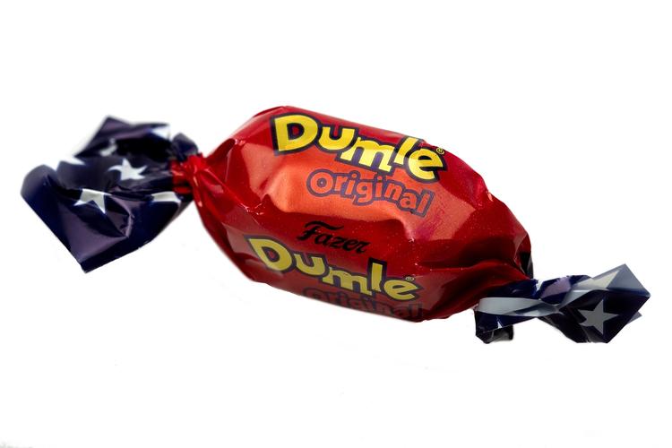 Fazer skriver, at en portion Dumle bidrager med blot en til to procent af de kalorier, et menneske anbefales at spise dagligt - men ingen spiser blot en Dumle, påpeger Forbrugerrådet. 