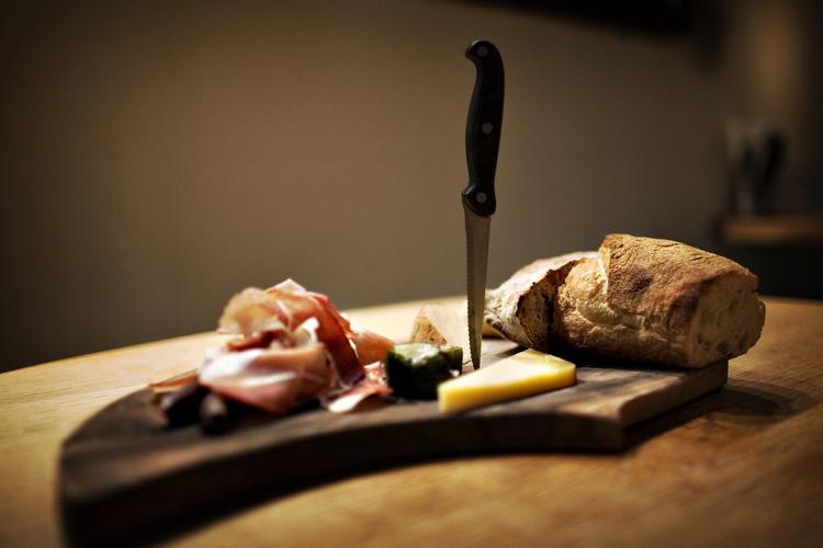 Vildere. Når Kødby-restauranten Nose2Tail drager på Roskilde Festival tager de ikke de små raffinerede platter med. I stedet medbringer de en hel gris, der skal parteres og grilles. 