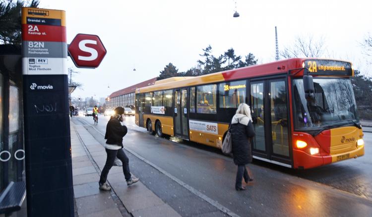 Trafikaftale. Pendlerne i den kollektive trafik får bedre forhold, men Venstre bryder sig ikke om, at bilisterne skal betale 