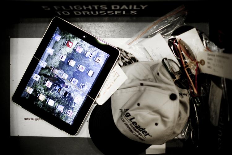 AFLØSER. Lavprisselskabet Scoot har fjernet deres underholdningssystem i flysæderne. Til gengæld kan du blive underholdt af en iPad. 