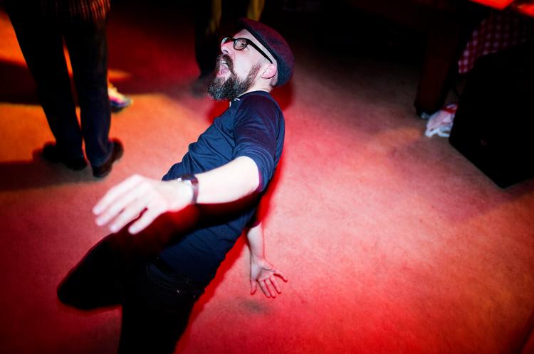 Fuld af soul. Butiksindehaver Christian Rygaard laver et klassisk 'backdrop' på dansegulvet. 