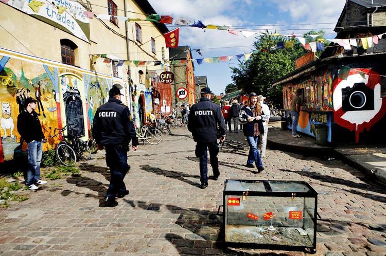 HASHHANDLERGADEN. Politiet vil meget gerne høre fra det vidne, der tog billeder af angreb på journalist i Christiania. 