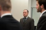Aflytning. Norsk stats-tv er blevet politianmeldt i forbindelse med retssagen mod den 33-årige Anders Behring Breivik. 