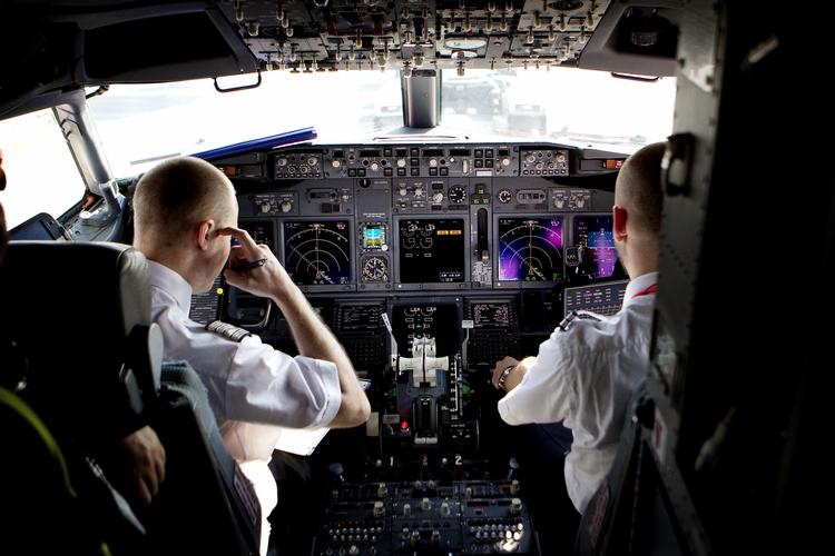 erstatningsminimering. SAS blev i Københavns Byret dømt til at betale 900.000 kroner i erstatning til de ældre piloter, som røg i en fyringsrunde. Det beløb har landsretten nu reduceret til en tredjedel. 