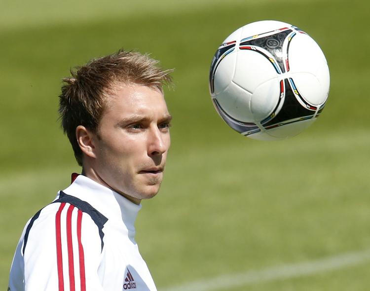 jubilar. I dag er Christian Eriksen 20 år og 120 dage. Ingen er i nærheden af at have spillet 25 landskampe for Danmark i så ung en alder. 