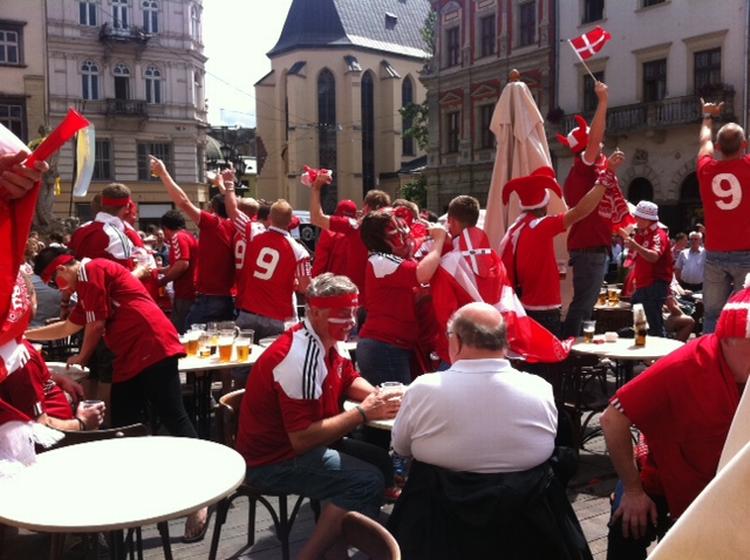 FEST. De danske vikinger er gået i land i Ukraine. 