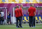 GENVALG. Spillerne er ankommet til stadion i Lviv, hvor det er de samme 11, der starter inde som i lørdags. 