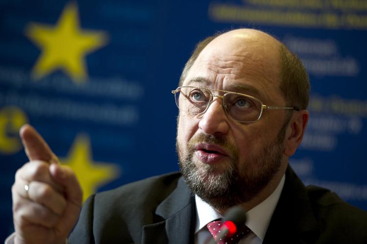 udkørt. Europa-parlamentets formand, Martin Schultz, er voldsomt utilfreds med, at ministerrådet i EU har kørt parlamentet ud på et sidespor. 