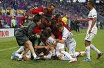 JUBEL. Da 2-0 var blevet til 2-2 slog Portugal alligevel til, og det skabte vild jubel efter scoringen. 