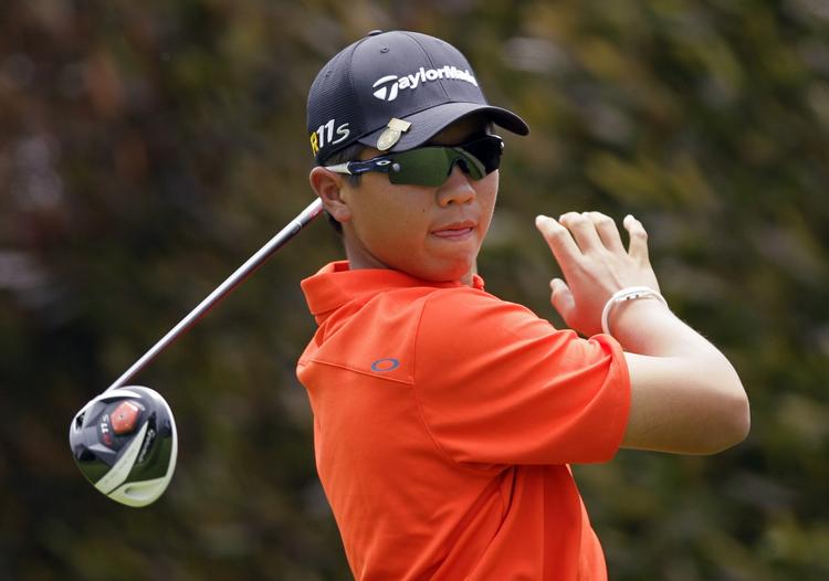 benovet. Overvejelserne om at bede Tiger Woods om en autograf stoppede, da amerikaneren kom over og gav Andy Zhang hånden på driving range. 